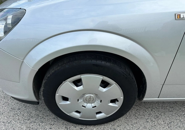Opel Astra cena 11900 przebieg: 165000, rok produkcji 2005 z Sochaczew małe 436
